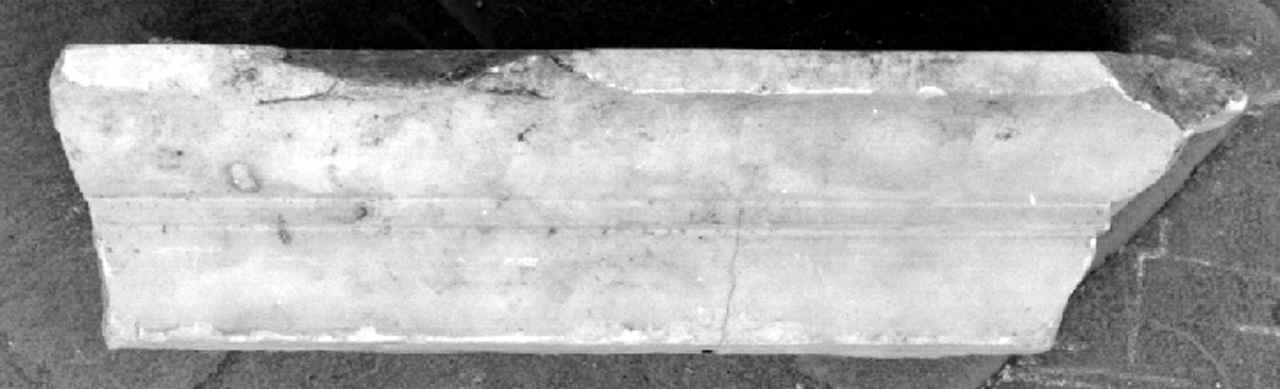 cornice architettonica, frammento - produzione toscana (sec. XIX)