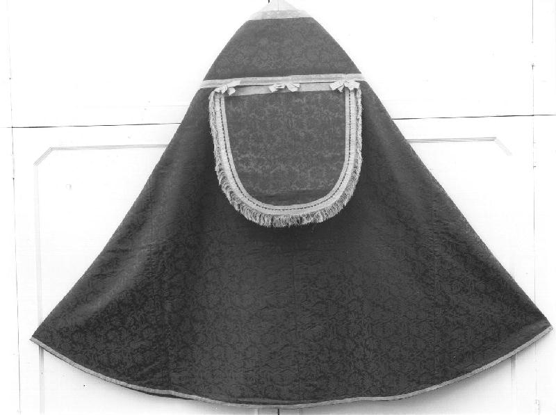 piviale - manifattura genovese (secc. XVI/ XVII)