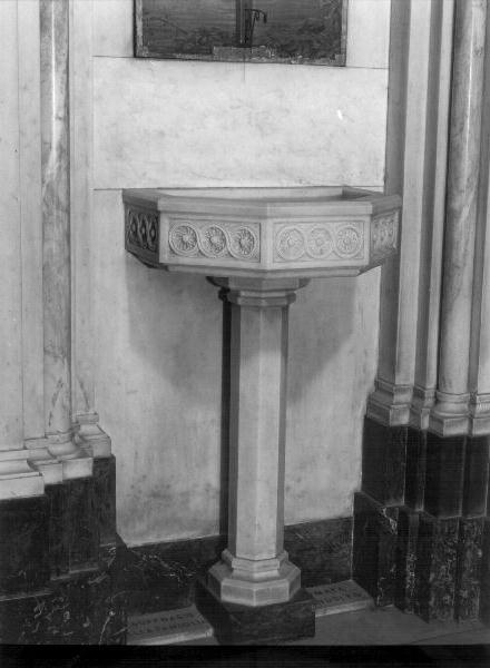 fonte battesimale - a fusto - bottega ligure (secondo quarto sec. XX)