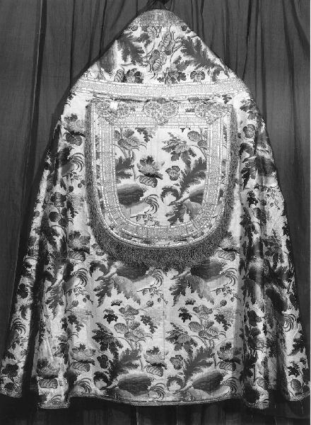 piviale - manifattura ligure (secondo quarto sec. XVIII)