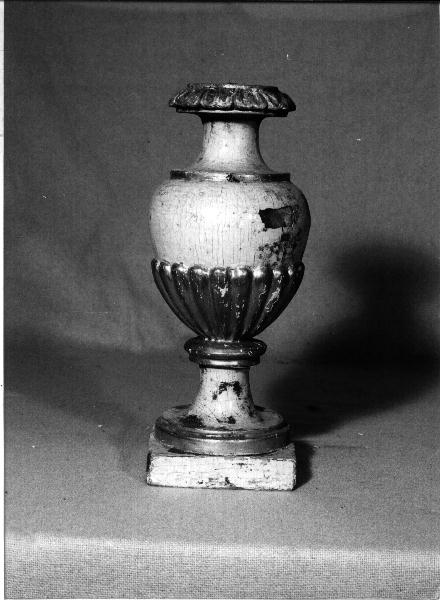 vaso d'altare con composizione floreale, opera isolata - bottega ligure (sec. XVIII)