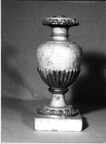 vaso d'altare con composizione floreale, serie - bottega ligure (sec. XVIII)