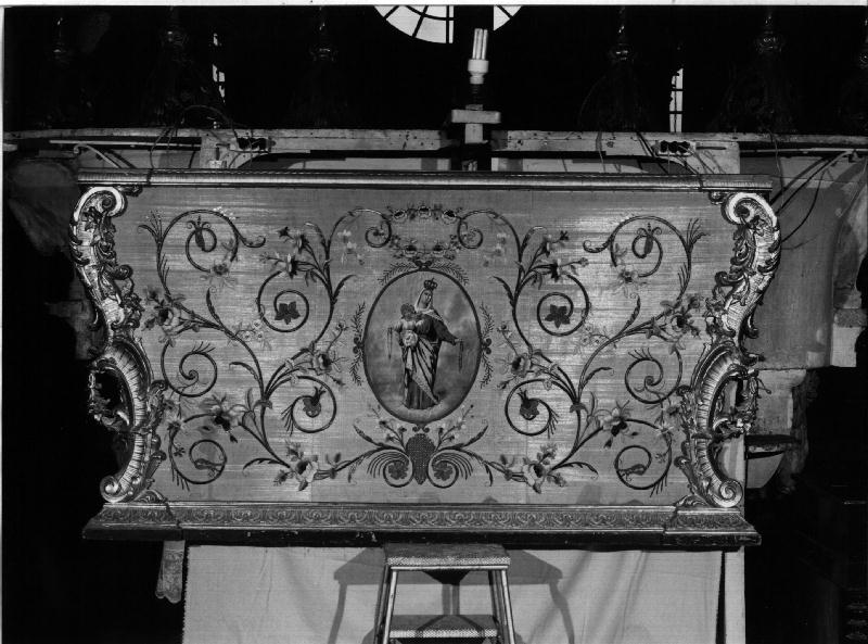 Madonna/ motivi decorativi (paliotto, elemento d'insieme) - manifattura ligure (secc. XIX/ XX)