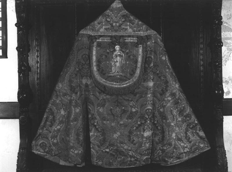 San Pietro/ motivi decorativi floreali (piviale, elemento d'insieme) - manifattura genovese (prima metà sec. XVIII)