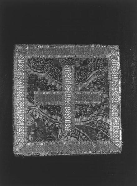 MOTIVI DECORATIVI FLOREALI (borsa, elemento d'insieme) - manifattura genovese (prima metà sec. XVIII)