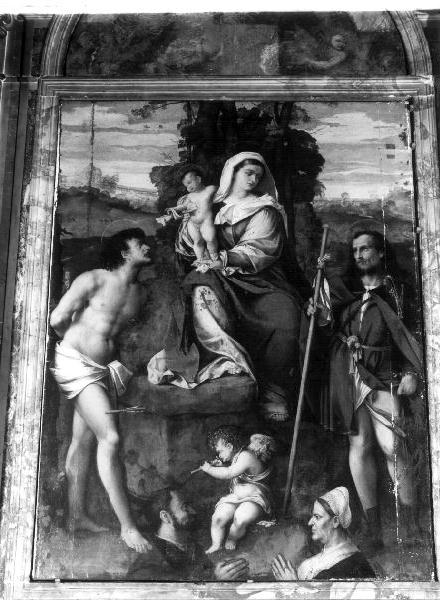 Madonna con Bambino tra San Sebastiano e San Rocco/ due committenti (dipinto, elemento d'insieme) di Corte Valerio (attribuito) (seconda metà sec. XVI)