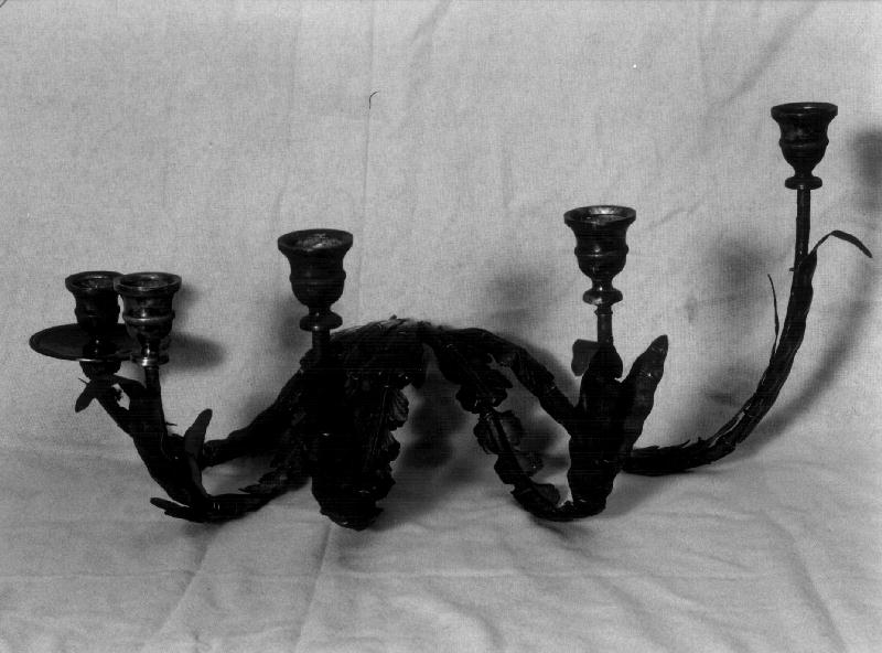 motivi decorativi a foglie d'acanto (candeliere da parete, coppia) - bottega ligure (sec. XIX)