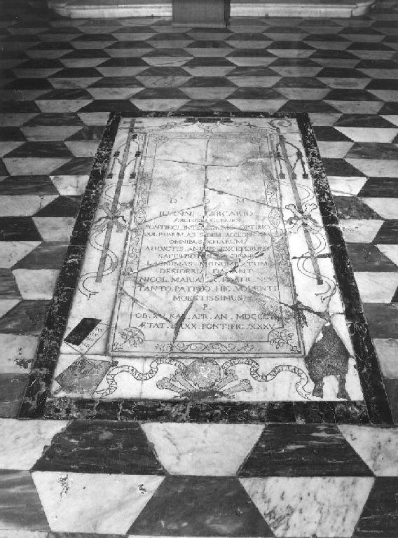 croce/ insegne episcopali/ teschio con tibie incrociate/ libri (lapide, opera isolata) - bottega ligure (sec. XIX)