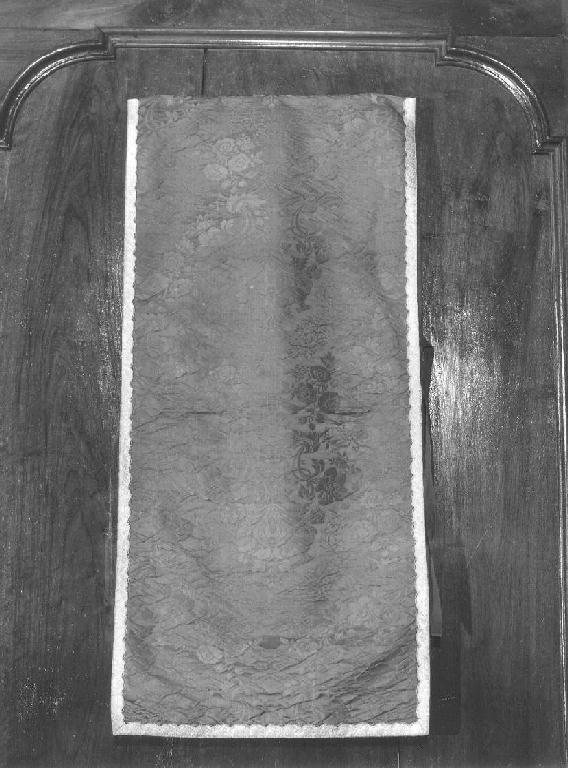 MOTIVI DECORATIVI FLOREALI (velo omerale, opera isolata) - manifattura ligure (seconda metà sec. XVIII)