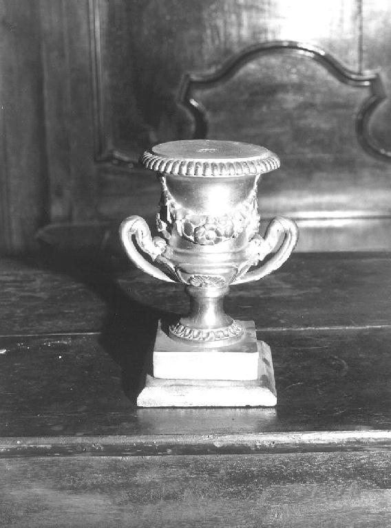 motivi decorativi vegetali/ motivi decorativi floreali/ festone (vaso da fiori, opera isolata) - bottega ligure (prima metà sec. XIX)