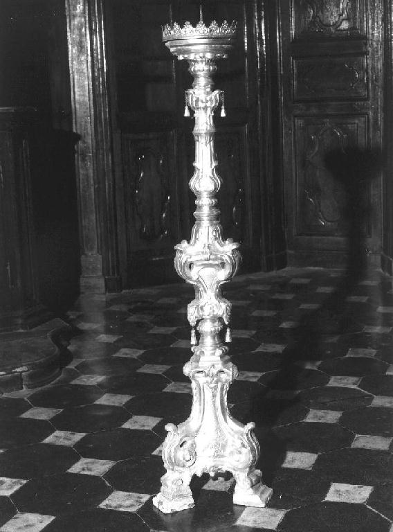 MOTIVI DECORATIVI VEGETALI (candeliere d'altare, serie) - bottega ligure (prima metà sec. XVIII)