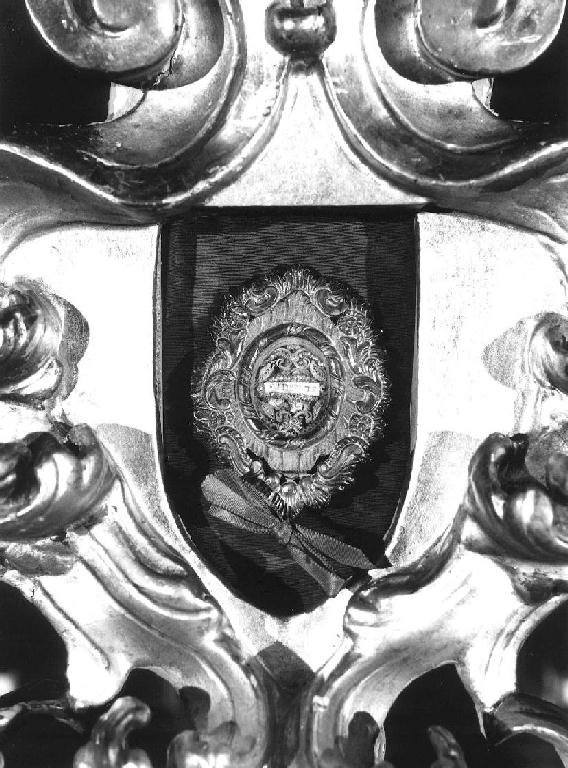 motivi decorativi vegetali/ motivi decorativi floreali (reliquiario a capsula - a medaglione, elemento d'insieme) - bottega ligure (prima metà sec. XVIII)