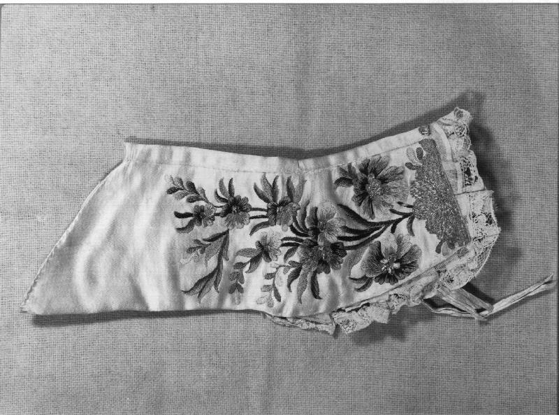 motivi decorativi floreali (veste da statua, frammento) - manifattura ligure (prima metà sec. XVIII)