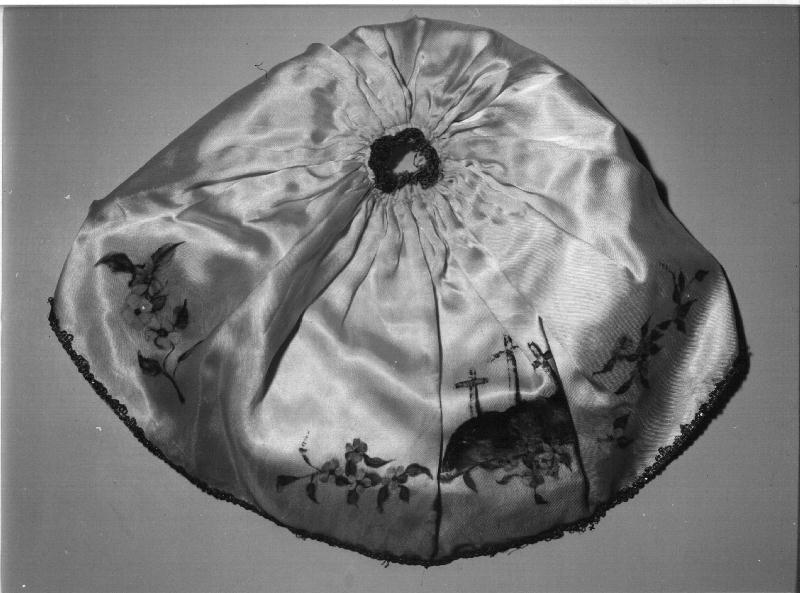 motivi decorativi floreali/ Golgota (conopeo di pisside, opera isolata) - manifattura ligure (ultimo quarto sec. XIX)