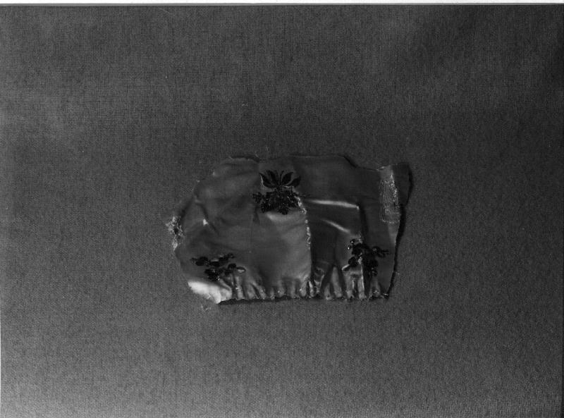 motivi decorativi floreali (conopeo di pisside, frammento) - manifattura ligure (ultimo quarto sec. XVIII)