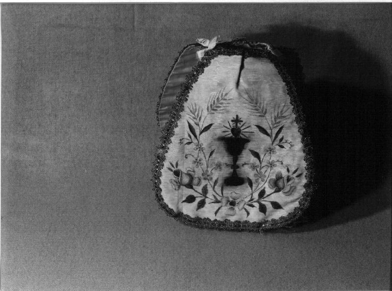 motivi decorativi floreali/ simbolo eucaristico/ calice eucaristico (conopeo di pisside, opera isolata) - manifattura italiana (sec. XIX)