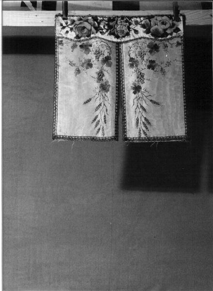 motivi decorativi floreali/ simboli eucaristici (conopeo di tabernacolo, opera isolata) - manifattura ligure (seconda metà sec. XIX)