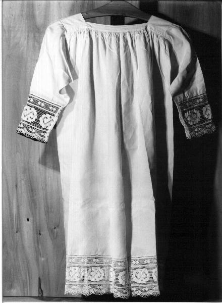 camice, opera isolata - manifattura ligure (prima metà sec. XX)