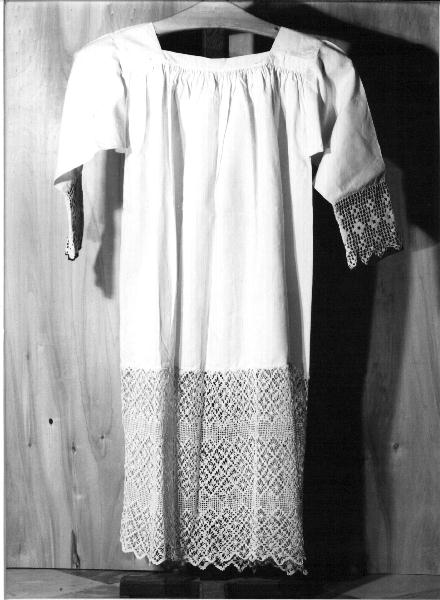 camice, opera isolata - manifattura ligure (prima metà sec. XX)