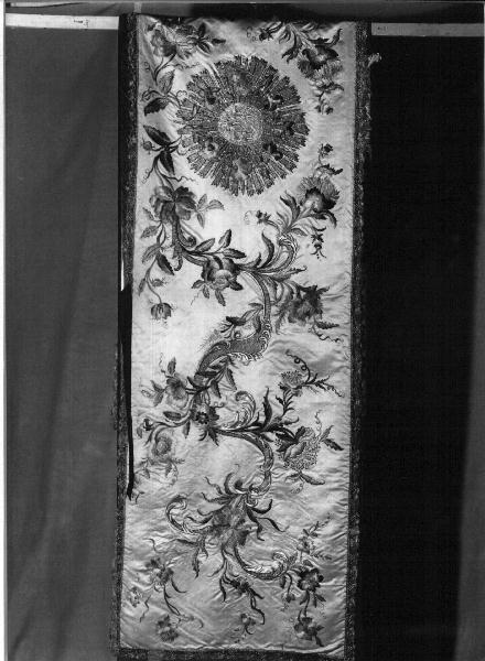 ostia raggiata/ motivi decorativi floreali (velo omerale, opera isolata) - manifattura ligure (secondo quarto sec. XVIII)