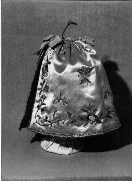 motivi decorativi floreali (conopeo di pisside, opera isolata) - manifattura ligure (terzo quarto sec. XIX)