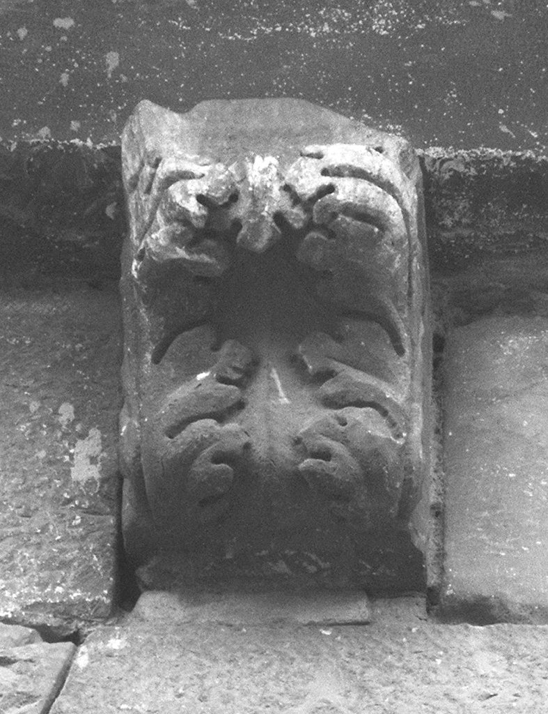 mensola architettonica - ambito lucchese (prima metà sec. XII)