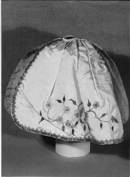 motivi decorativi floreali (conopeo di pisside, opera isolata) - manifattura ligure (secondo quarto sec. XX)