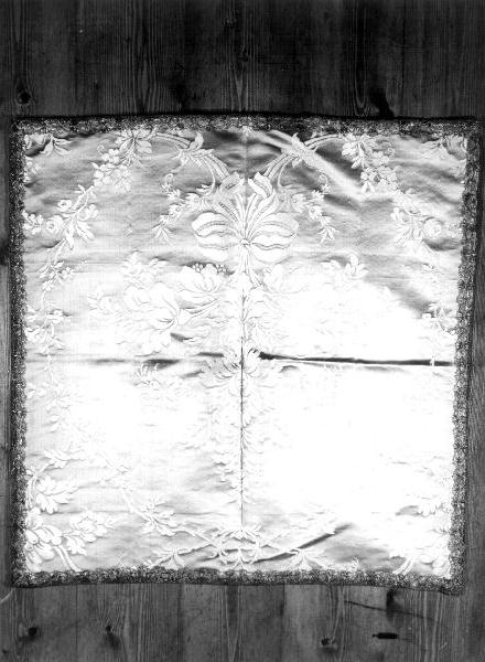 MOTIVI DECORATIVI FLOREALI (velo di calice, elemento d'insieme) - manifattura genovese (secc. XVIII/ XIX)