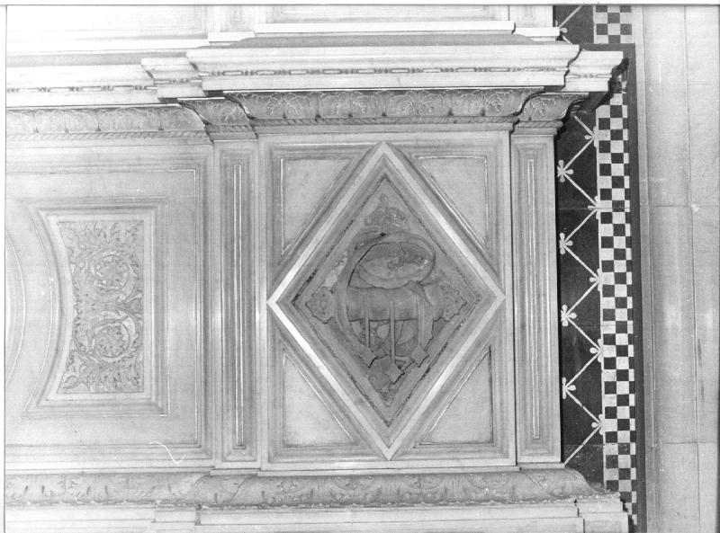 rotolo della legge (?) (rilievo, elemento d'insieme) di Allegro Agostino (ultimo quarto sec. XIX)