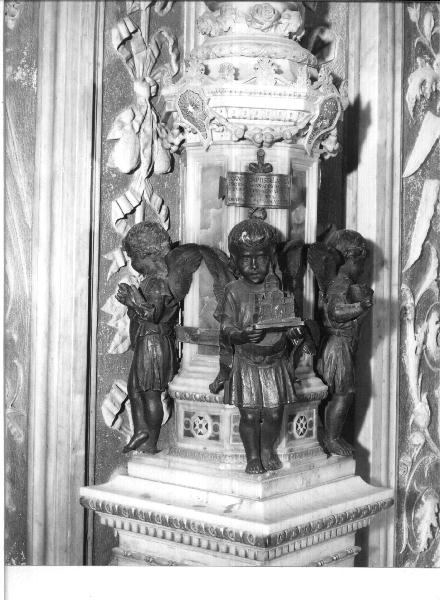 festoni/ motivo decorativo floreale/ motivo decorativo geometrico (base di scultura, insieme) - PRODUZIONE LIGURE (sec. XX)