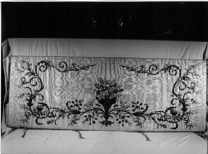 MOTIVI DECORATIVI FLOREALI (paliotto, coppia) - manifattura ligure (seconda metà sec. XIX)