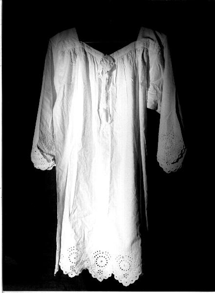 camice, opera isolata - manifattura ligure (prima metà sec. XX)