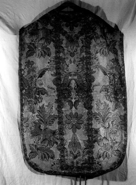 MOTIVI DECORATIVI FLOREALI (pianeta, elemento d'insieme) - manifattura genovese (prima metà sec. XVIII)