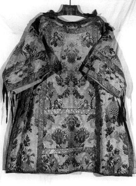 MOTIVI DECORATIVI FLOREALI (tunicella, elemento d'insieme) - manifattura genovese (prima metà sec. XVIII)