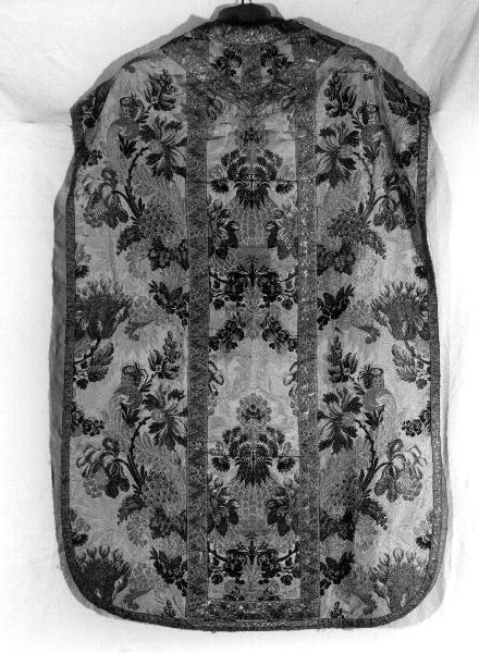 MOTIVI DECORATIVI FLOREALI (pianeta, elemento d'insieme) - manifattura genovese (prima metà sec. XVIII)