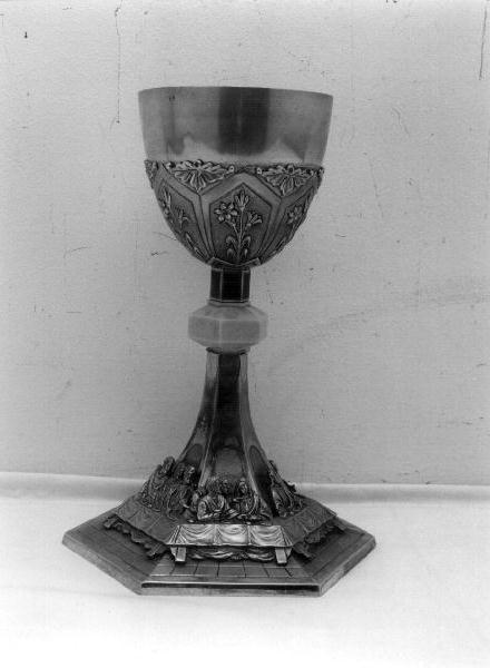 ultima cena/ motivi decorativi floreali (calice, opera isolata) - produzione italiana (prima metà sec. XX)