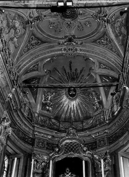 angeli adoranti il monogramma mariano (decorazione plastica, elemento d'insieme) - bottega ligure (ultimo quarto sec. XVIII)