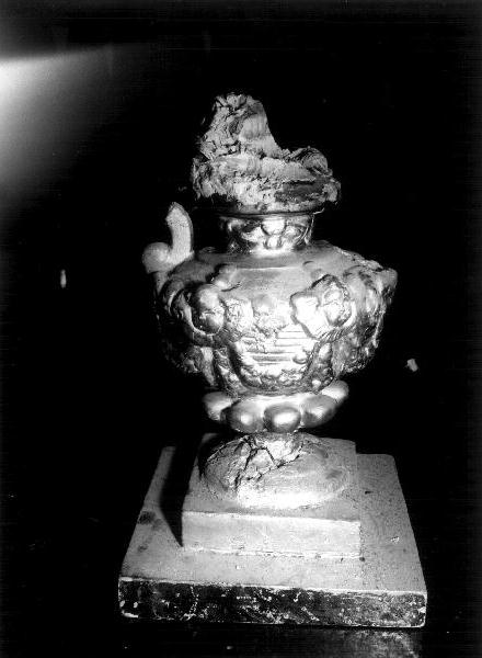 cherubini (vaso d'altare con composizione floreale, opera isolata) - bottega ligure (metà sec. XIX)