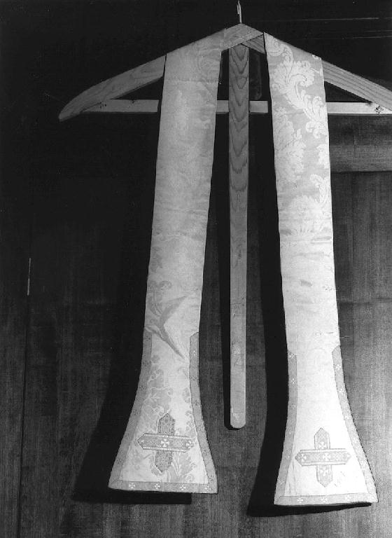 motivi decorativi vegetali/ croce (stola, elemento d'insieme) - manifattura ligure (sec. XIX)