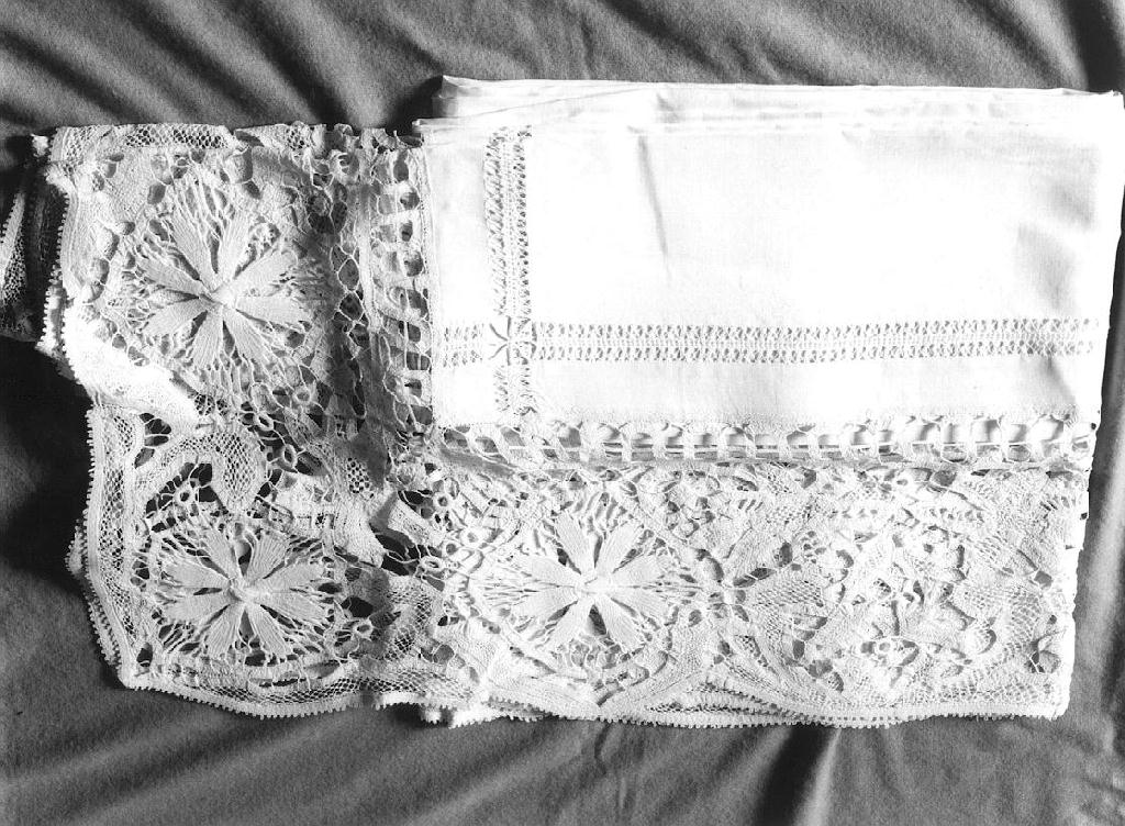 motivi decorativi floreali (tovaglia d'altare, opera isolata) - manifattura ligure (primo quarto sec. XX)