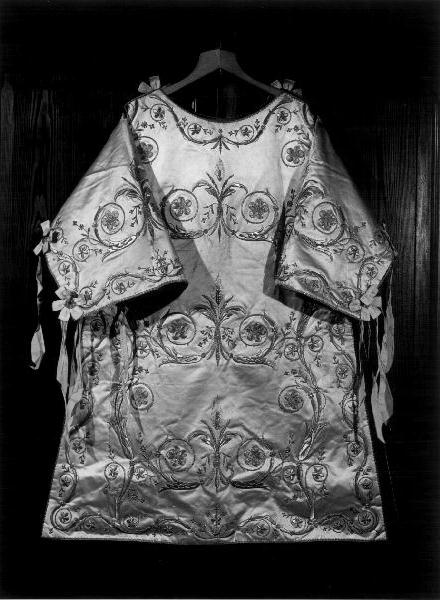 MOTIVI DECORATIVI FLOREALI (tunicella, coppia) - manifattura genovese (sec. XX)