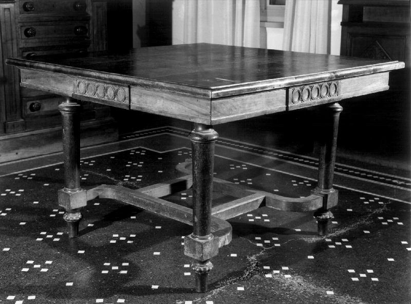 tavolo, opera isolata - bottega ligure (secondo quarto sec. XX)
