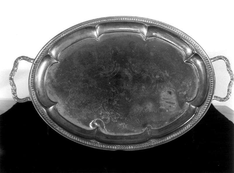 vassoio con manici, opera isolata - PRODUZIONE LIGURE (prima metà sec. XX)