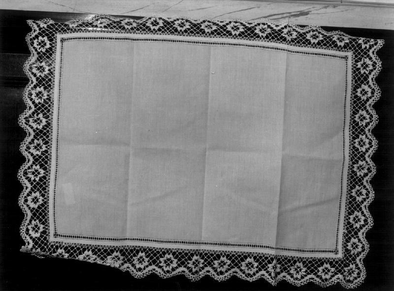 tovaglia, opera isolata - manifattura ligure (primo quarto sec. XX)