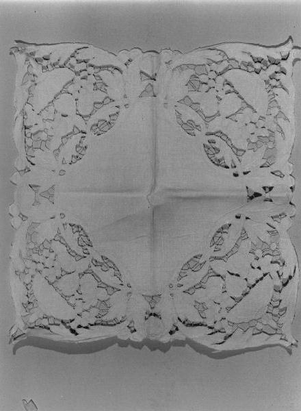 centrino, opera isolata - manifattura ligure (ultimo quarto sec. XIX)