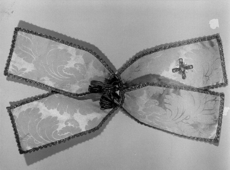 croce (conopeo di pisside, opera isolata) - manifattura ligure (seconda metà sec. XIX)