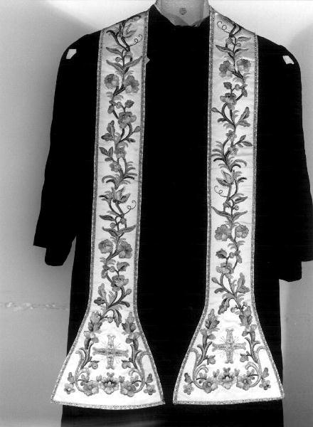 motivi decorativi floreali/ croce (stola, elemento d'insieme) - manifattura ligure (ultimo quarto sec. XVIII)