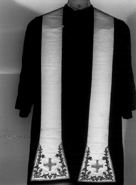 motivi decorativi floreali/ croce (stola, elemento d'insieme) - manifattura ligure (metà sec. XVIII)