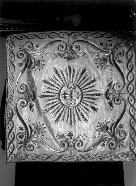 motivi decorativi floreali/ motivi decorativi a volute (velo di calice, elemento d'insieme) - manifattura ligure (metà sec. XIX)