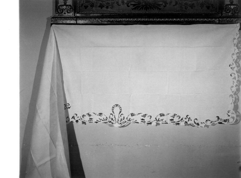 calice eucaristico/ motivi decorativi vegetali (tovaglia d'altare, opera isolata) - manifattura ligure (prima metà sec. XX)